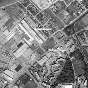 © Land NÖ Überblick mit GPS-Daten 1:5.000; 1=ehem. Lagergelände/Serbenhalle, 2=Memorial