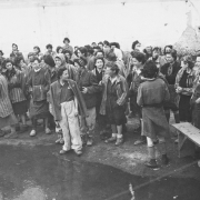 © USHMM - Foto: Arnold E. Samuelson Liberated women on 5 May 1945