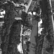 © DORIS Cadastral map 1:1,000; former camp site mainly plots 1385/2 and 1385/1; monument plot 1383/1