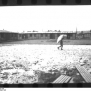 © Bundesarchiv KZ - Vöcklabruck/Wagrain: Häftling auf dem Appellplatz, September 1941