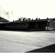 © Bundesarchiv Lagerbordell (vom Appellplatz aus gesehen), 1942