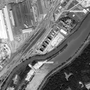 DORIS Überblick 1:5.000 mit GPS-Daten, Linz III; 1=ehem. Lagergelände, 2=heutiger Standort des Memorials