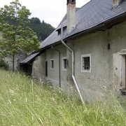 © MKÖ KZ St. Lambrecht, ehem. Männertrakt von außen