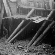 © AMM Tunnel supports with prisoners and civilian workers
