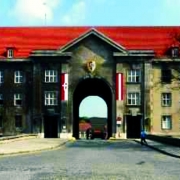 © MKÖ Eingang in die Fasangartenkaserne