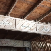 Kaserne Objekt 10 (früher Aufnahmeraum des KZ Melk) Inschrift „Arbeit macht frei“