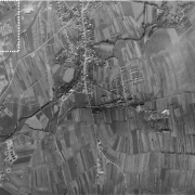 © AMM Luftbild der USAF vom 21.10.1994 im markierten Ausschnitt ist ganz links das Außenlager zu erkennen