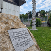 © MKÖ Vöcklabruck Gedenkstein und Stele